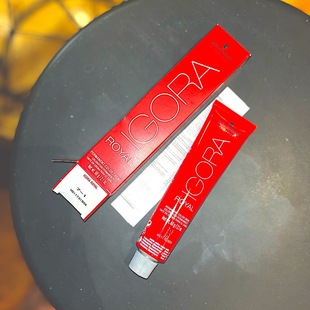 Agora. Shwartzkopff hair dye 7-1